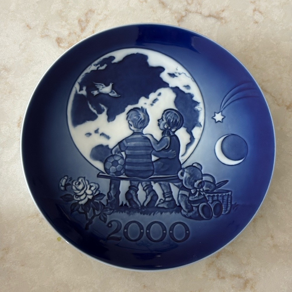 Millennium plate 2000 Royal Copenhagen collectible with box and certificate